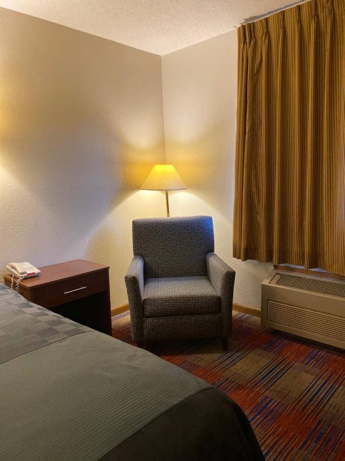 Americas Best Value Inn Champaign Exterior foto