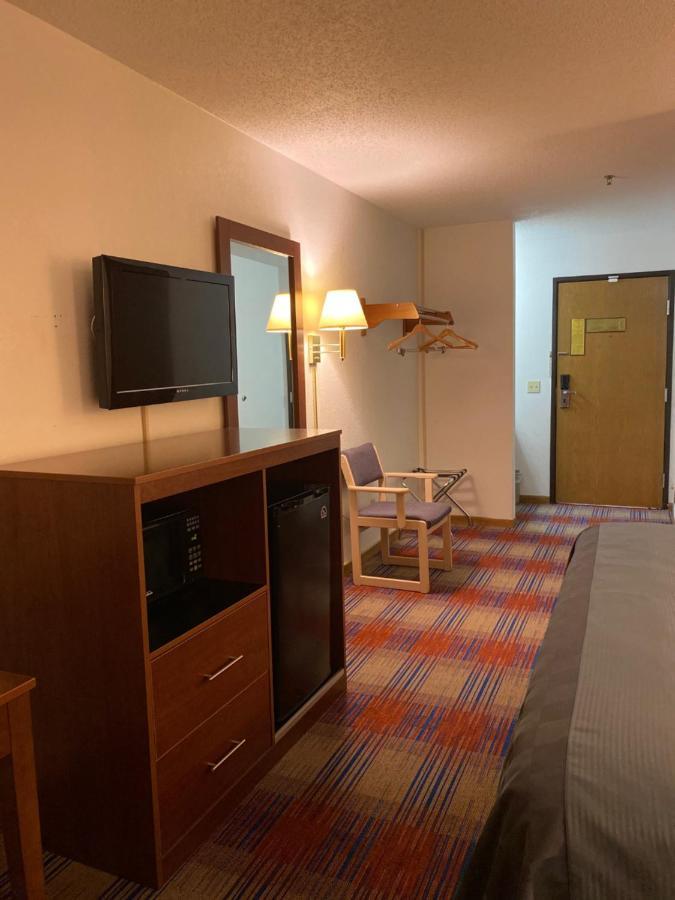 Americas Best Value Inn Champaign Exterior foto