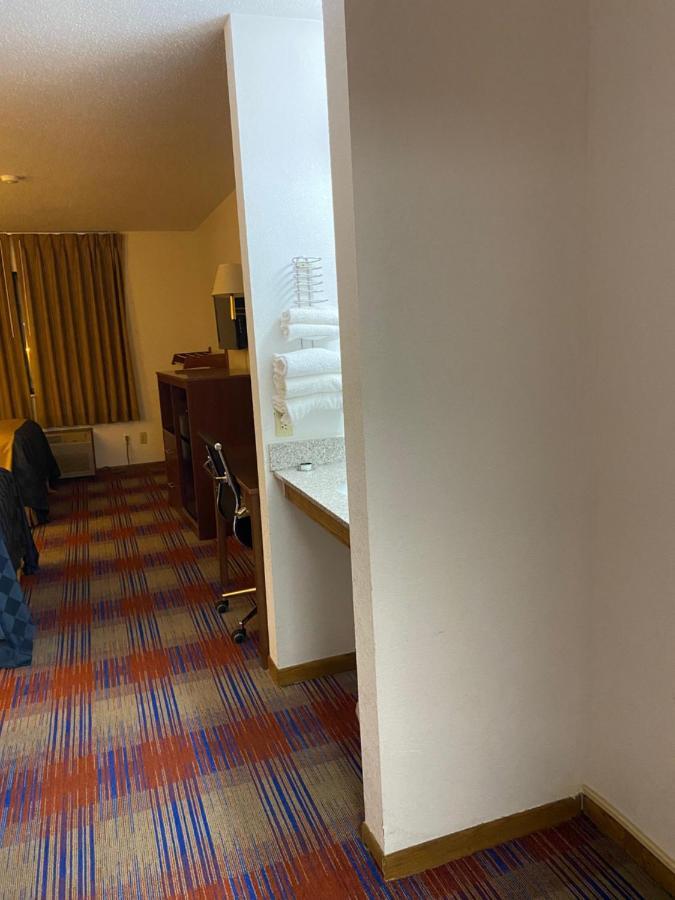 Americas Best Value Inn Champaign Exterior foto