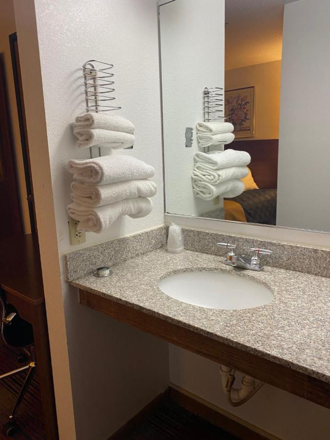 Americas Best Value Inn Champaign Exterior foto