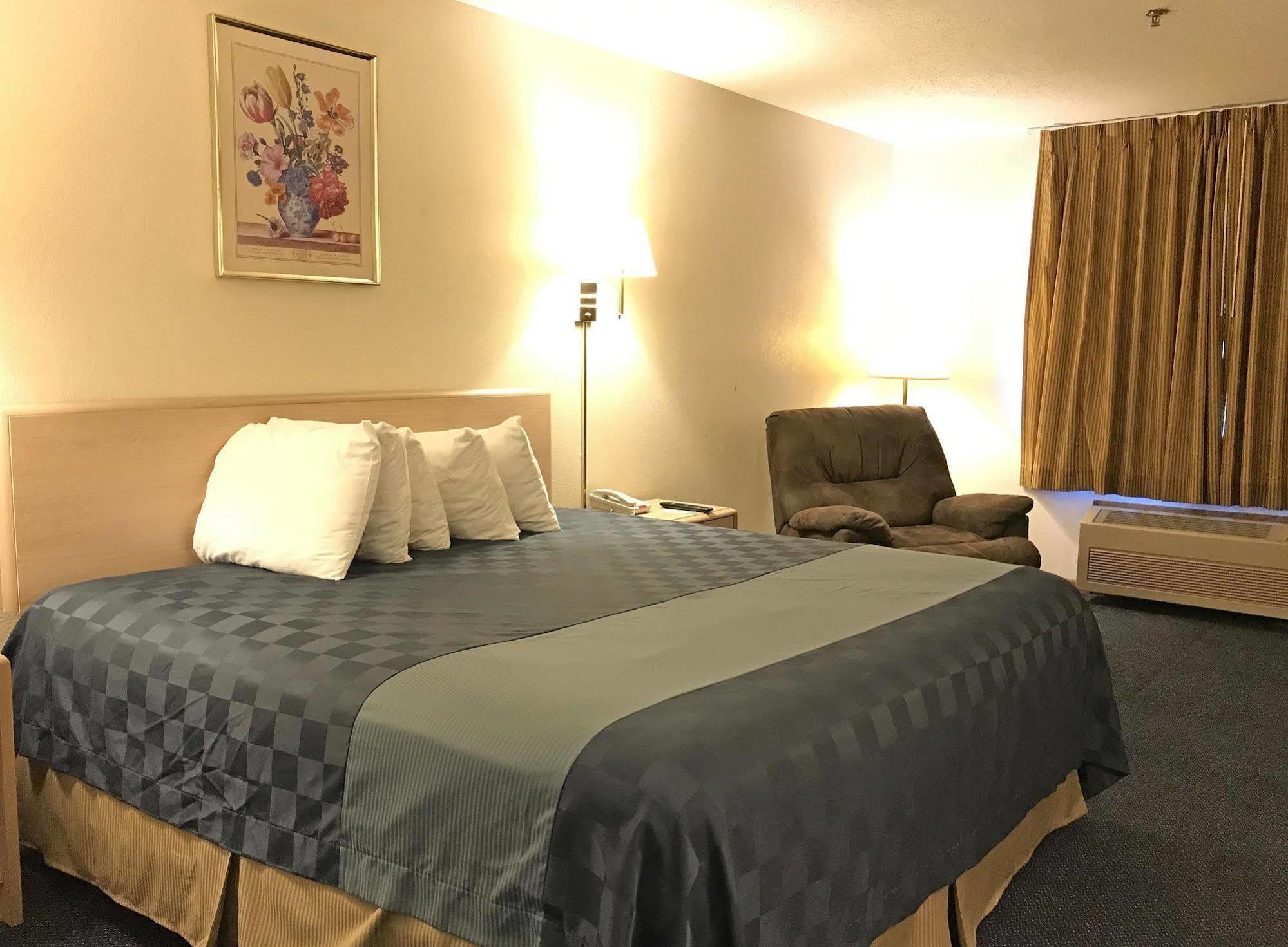 Americas Best Value Inn Champaign Exterior foto